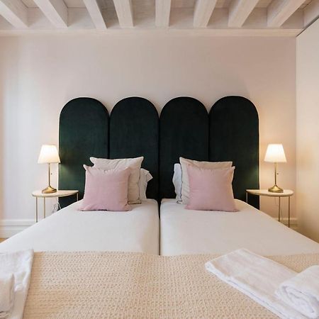 Mouzinho Luxury 3Br Flat L 5 Min Walk To Ribeira By Lovelystay Porto Ngoại thất bức ảnh